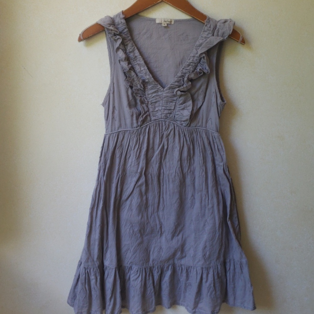 Donated!! Gorgeous Ruffled Gray Dress